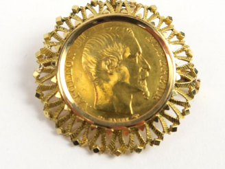 Vente aux enchères Pièce de 20 francs or montée en broche. Poids : 12,3 g