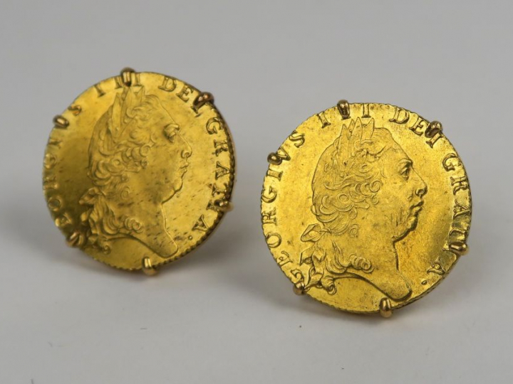 Deux pièces d'or montées en boutons de manchettes. Poids : 23,8 g