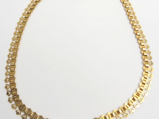 Vente aux enchères Collier draperie en or. Poids : 22,6 g