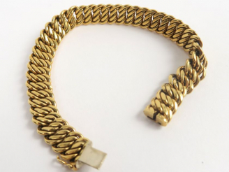 Vente aux enchères Gourmette en or, maille américaine. Poids 18,7 g