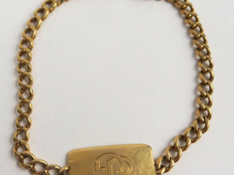 Vente aux enchères Gourmette en or. Poids : 17,7 g