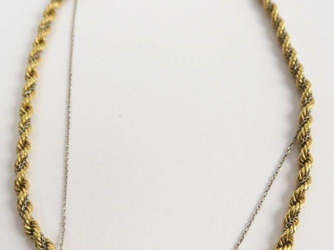 Collier en or, maille tressée (accidents). Poids : 17 g
