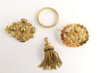 Vente aux enchères Lot d'or comprenant une broche, une alliance, un pendentif en forme de