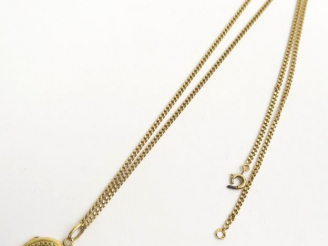 Vente aux enchères Chaine (accidentée) en or et son médaillon. Poids : 10 g