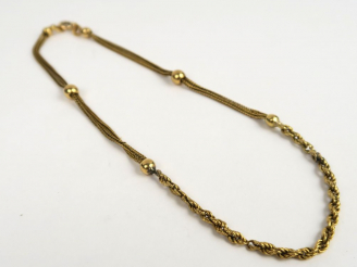 Vente aux enchères Collier de jeune fille en or. Poids : 6,6 g