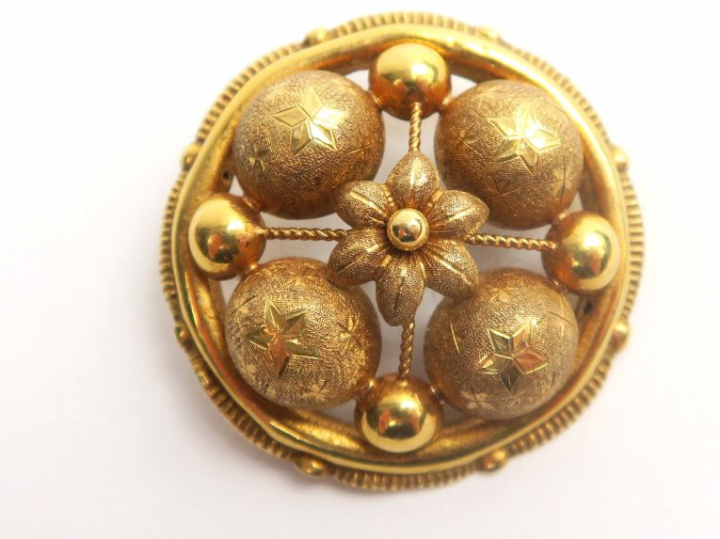 Broche en or. Poids : 4 g