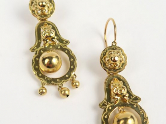 Vente aux enchères Paire de pendants d'oreilles Napoléon III en or. Poids : 4 g