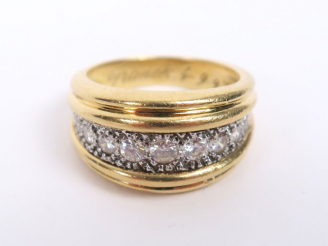 Vente aux enchères Bague en or et platine, ornée d'une ligne de diamants. Poids tel : 7,2