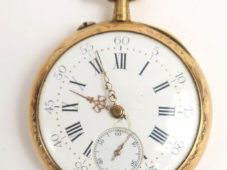 Vente aux enchères Montre de gousset en or, à décor de rinceaux. Poids tel : 62 g