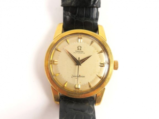 Vente aux enchères OMEGA. Montre Seamaster automatique, boitier en or. Poids tel : 49,4 g