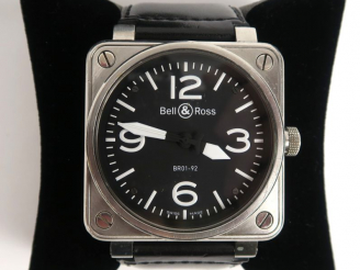 Vente aux enchères BELL ROSS. Montre d'homme. Bracelet cuir.