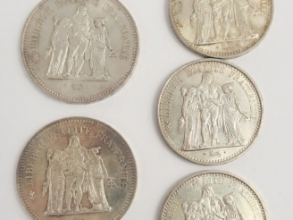 Vente aux enchères 5 pièces argent : 2 pièces 50 francs, 3 pièces de 10 francs