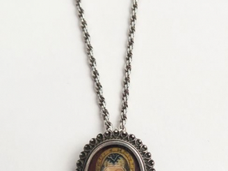 Vente aux enchères Médaillon orné d'une miniature, avec sa chaine en argent