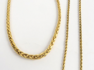 Vente aux enchères Deux colliers maille palmier en plaqué or