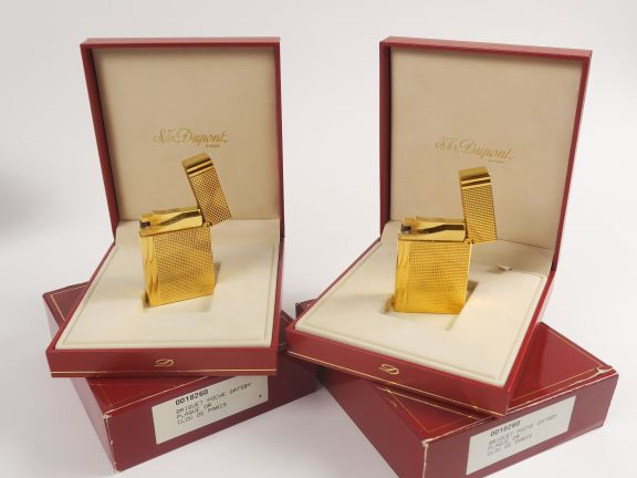 DUPONT. Deux briquets, dans leurs coffrets d'origine