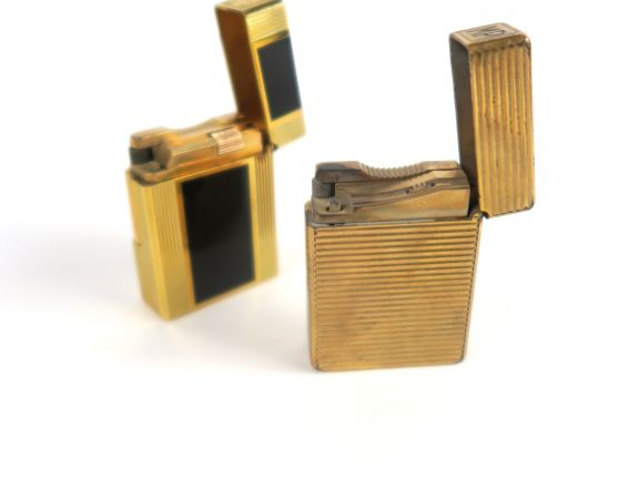DUPONT. Deux briquets, monogrammés