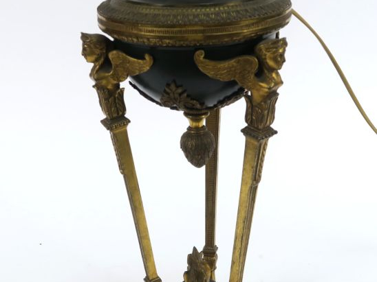 Lampe en forme d'athénienne de style Empire en bronze patiné et doré, 