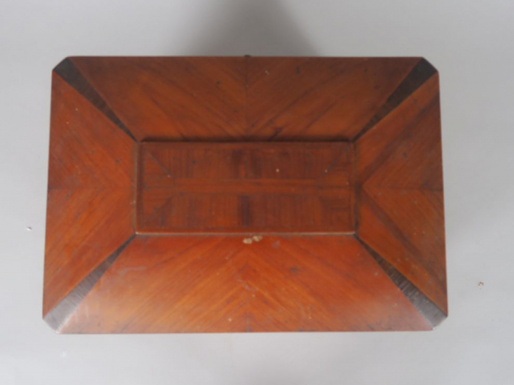 Cave à cigares Napoléon III en marqueterie, à décor de motifs géométri