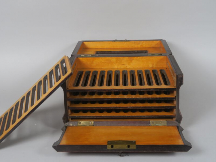 Cave à cigares Napoléon III en marqueterie, à décor de motifs géométri