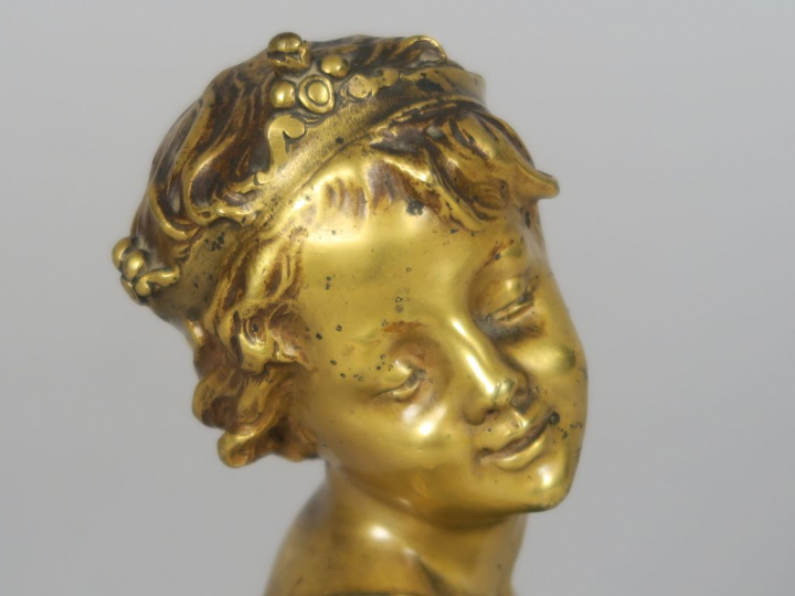 Raoul LARCHE "Jeune prince" Sujet en bronze doré. Socle en marbre. Sio