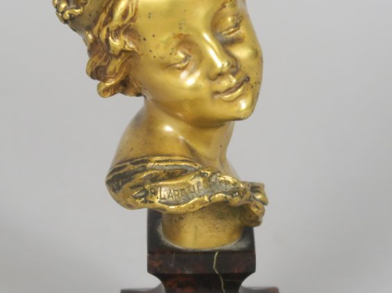 Raoul LARCHE "Jeune prince" Sujet en bronze doré. Socle en marbre. Sio