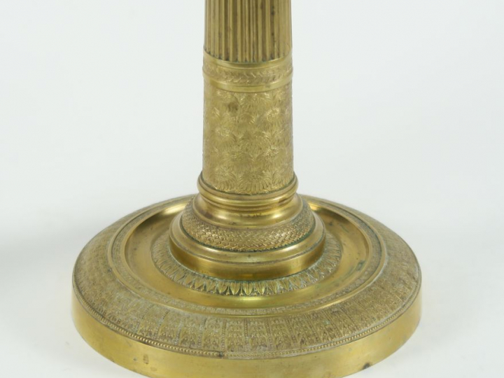 Paire de bougeoirs XIXème de style Empire en bronze, à décor de fleurs