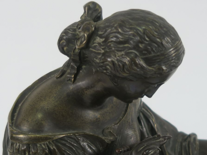 Cyp. VENOT "Jeune femme à l'antique" Sculpture en bronze à patine brun