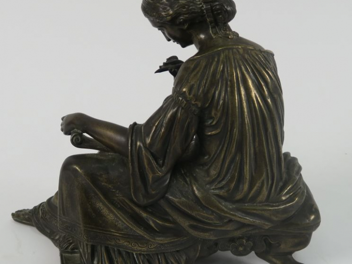 Cyp. VENOT "Jeune femme à l'antique" Sculpture en bronze à patine brun
