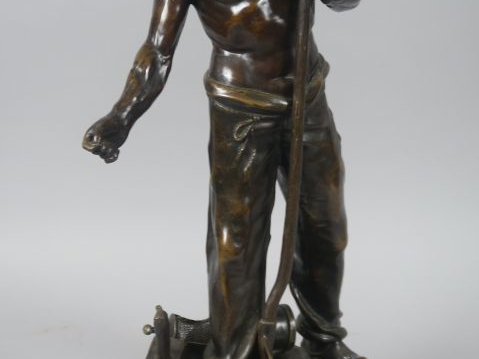 ROUSSEAU « Le mineur » Sculpture en bronze à patine brune.  Signée.  H