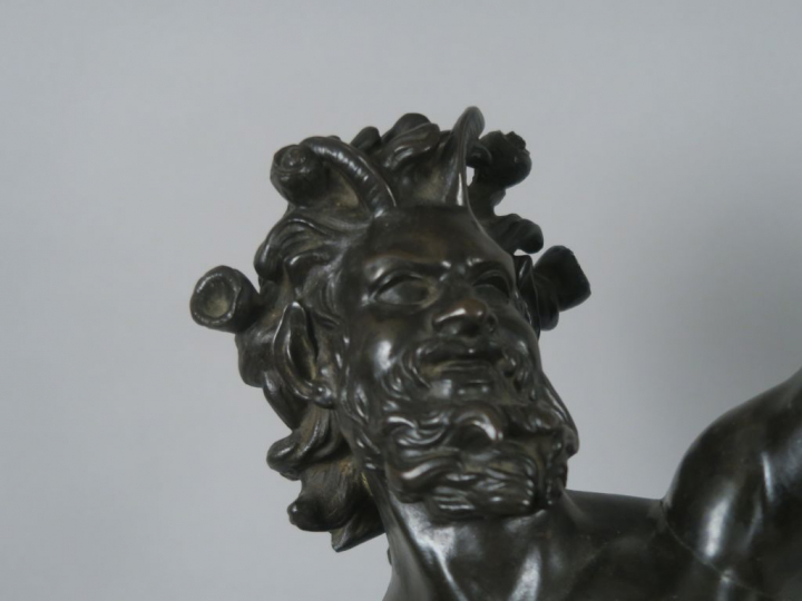 	« Faune de Pompéi » Sculpture en bronze à patine brune.  H. 87 cm
