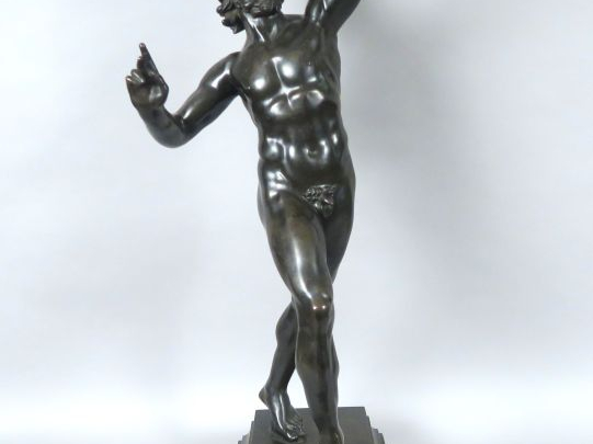 	« Faune de Pompéi » Sculpture en bronze à patine brune.  H. 87 cm
