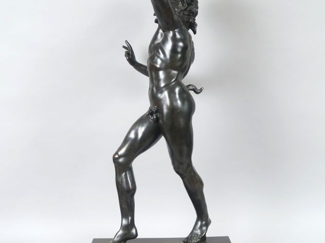 	« Faune de Pompéi » Sculpture en bronze à patine brune.  H. 87 cm