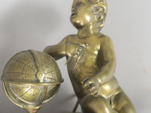 Cartel XIXème de style Louis XV en bronze, à décor d'un amour géograph