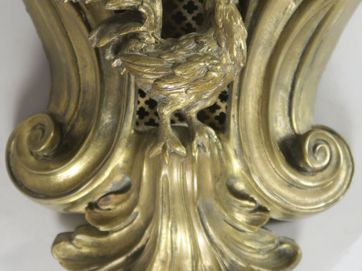 Cartel XIXème de style Louis XV en bronze, à décor d'un amour géograph