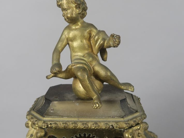 Cartel d'applique de style Louis XIV en marqueterie Boulle,  ornementa