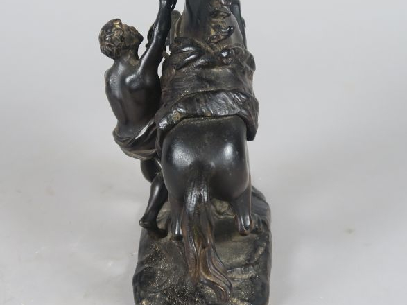"Cheval de Marly" Groupe en bronze à patine brune. H. 19 cm