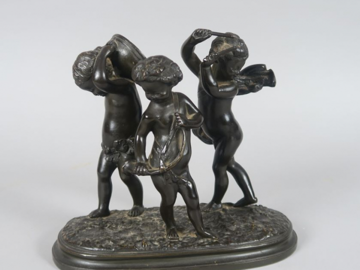 CLODION (d'après) "Amours musiciens" Groupe en bronze à patine brune. 