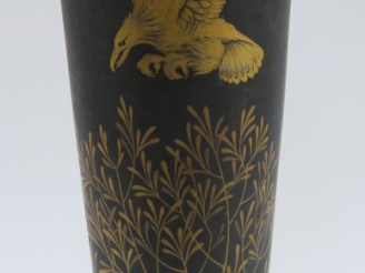 Vente aux enchères PINON HEUZÉ à Limoges.  Grand vase en céramique laqué noir, à décor do