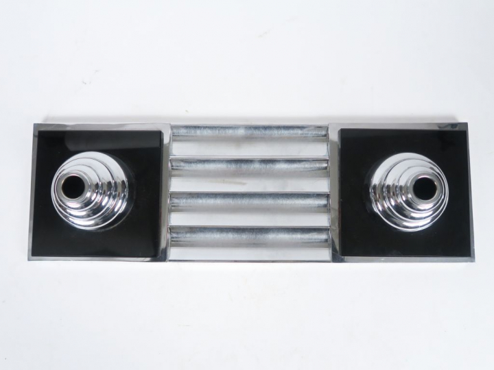 Encrier Art déco en métal chromé composition.  10 x 58 x 18,5 cm