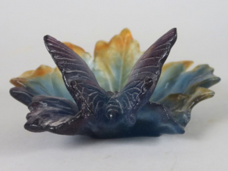 Vente aux enchères DAUM France.  Vide poche en pâte de verre en forme de feuille de plata