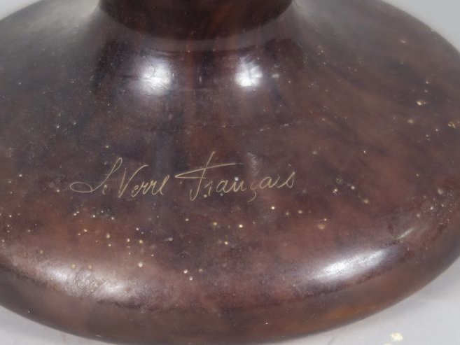 LE VERRE FRANÇAIS.  Grand vase "Lauriers" en verre à décor dégagé à l'