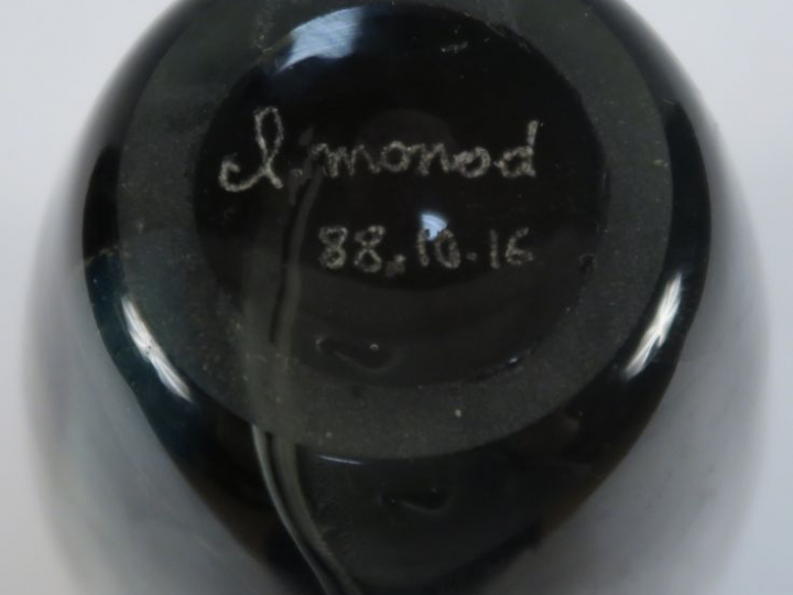 Claude MONOD.  Vase en verre soufflé, à décor intercalaire de motifs p