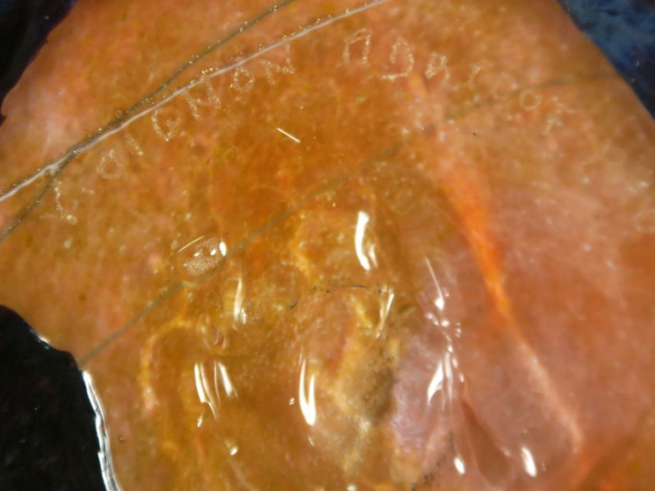 Michèle LUZORO.  Vase "oignon abricot" en verre soufflé, à décor appli