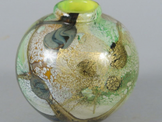 Vente aux enchères Raymond BRANLÉ.  Vase ovoïde en verre, à décor de motif floral stylisé