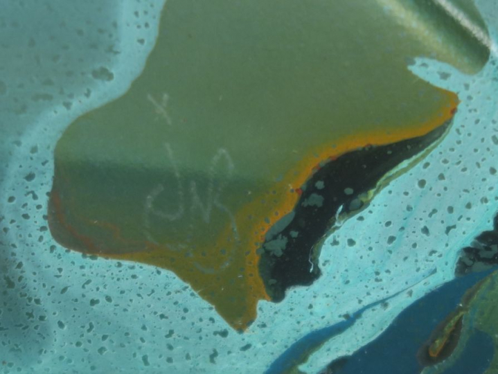 Jean-Noël BOUILLET.  Flacon de forme triangulaire en verre cristalisé.