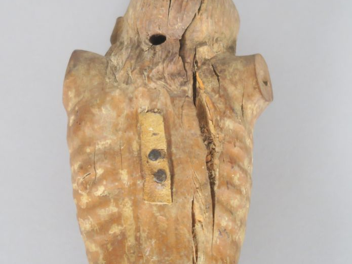 Christ début XVIIIème en bois sculpté.  H. 42 cm  (manques)
