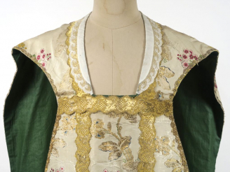 Vente aux enchères Somptueuse et très riche chasuble XVIIIème, fond crème en soie façonné