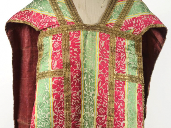 Somptueuse chasuble XVIIIème, probablement d'origine espagnole, en soi