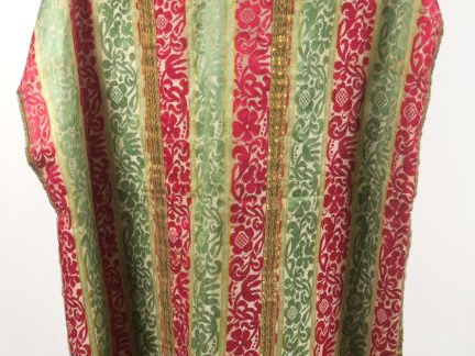 Somptueuse chasuble XVIIIème, probablement d'origine espagnole, en soi