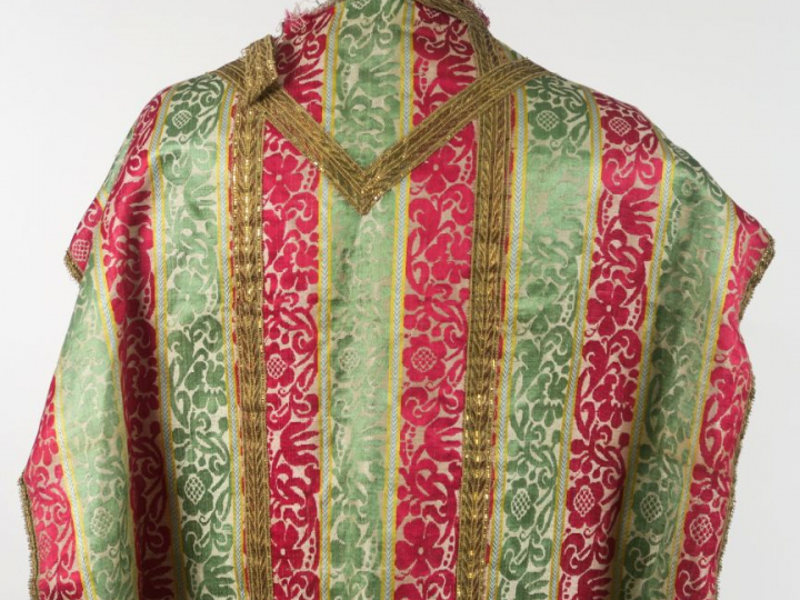 Somptueuse chasuble XVIIIème, probablement d'origine espagnole, en soi